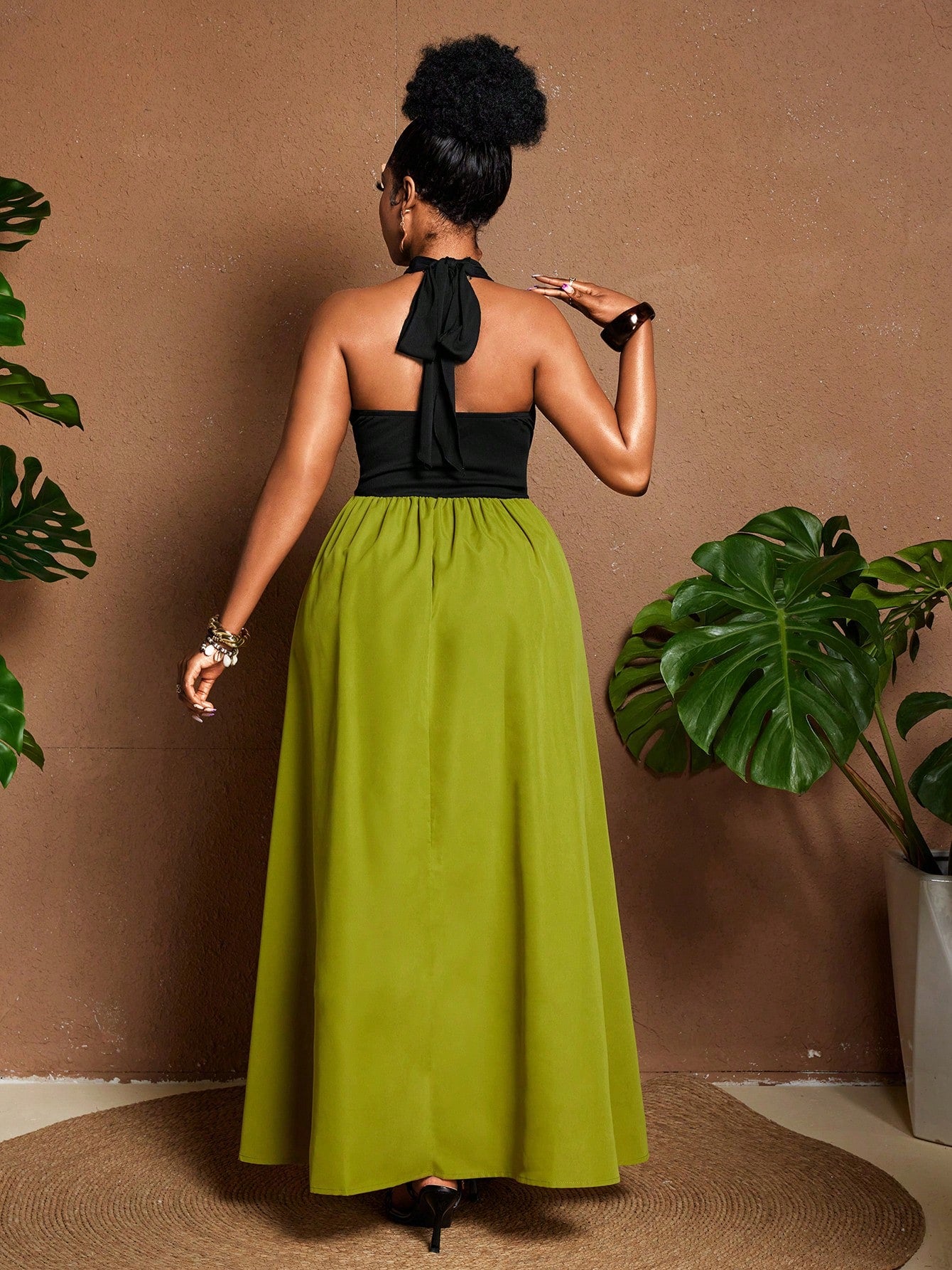 Plus size plunging neckline tied metal buckle contrast dress