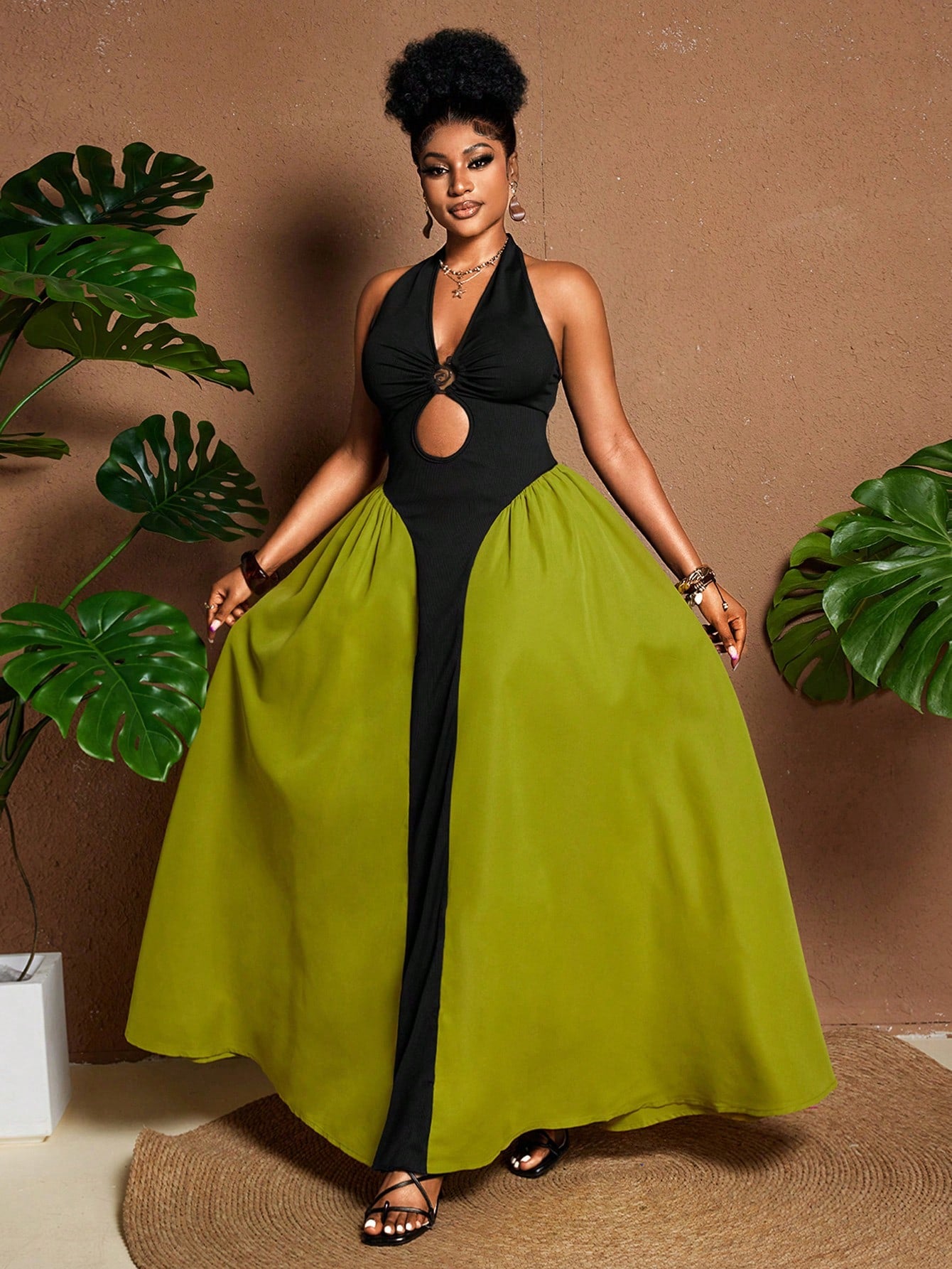 Plus size plunging neckline tied metal buckle contrast dress