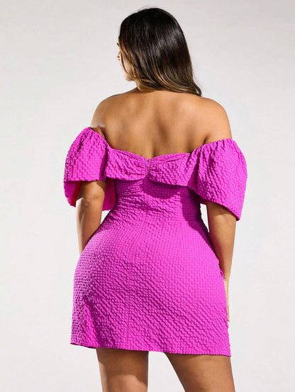Plus-size puff sleeve textured fabric mini dress