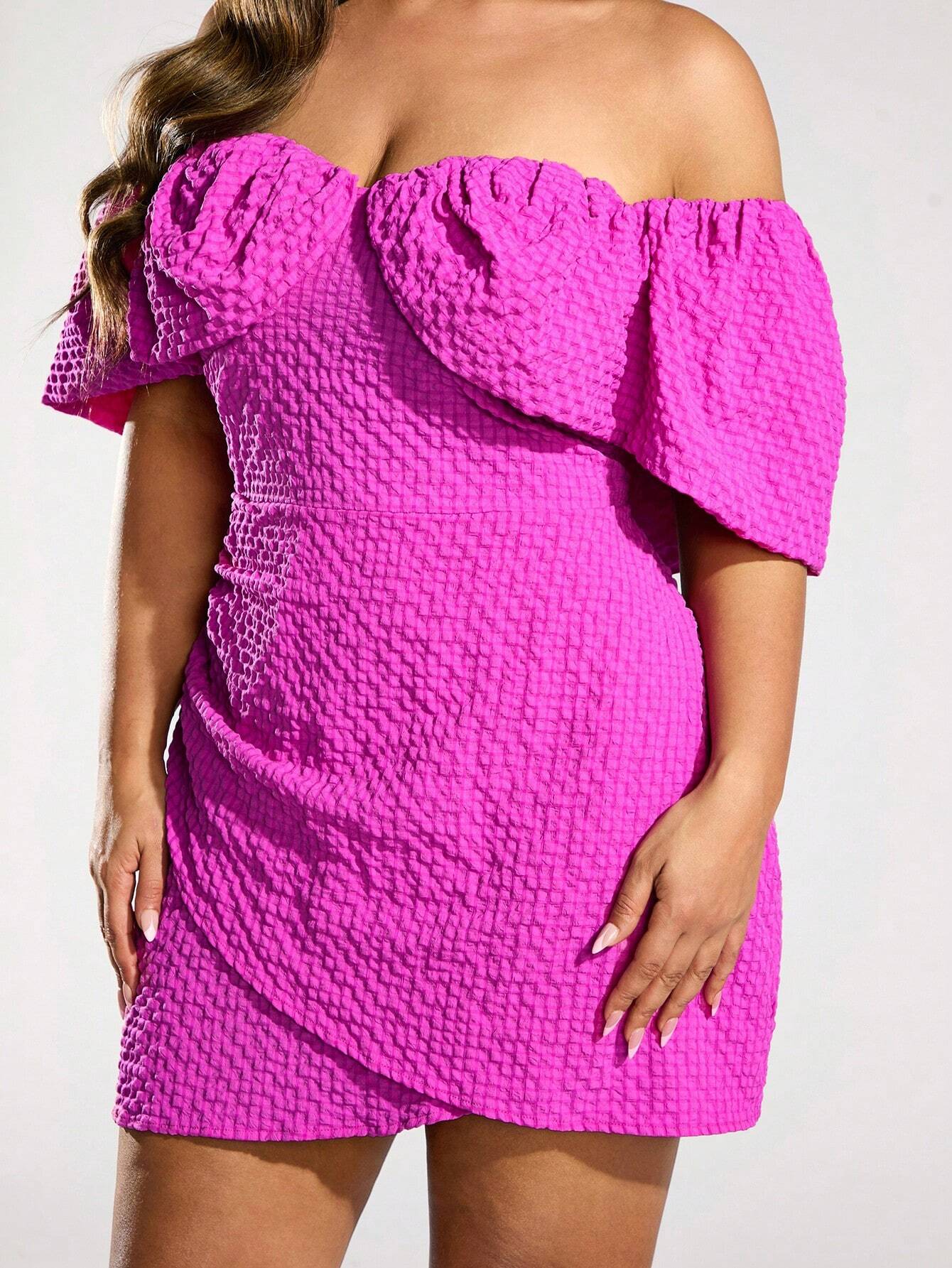 Plus-size puff sleeve textured fabric mini dress