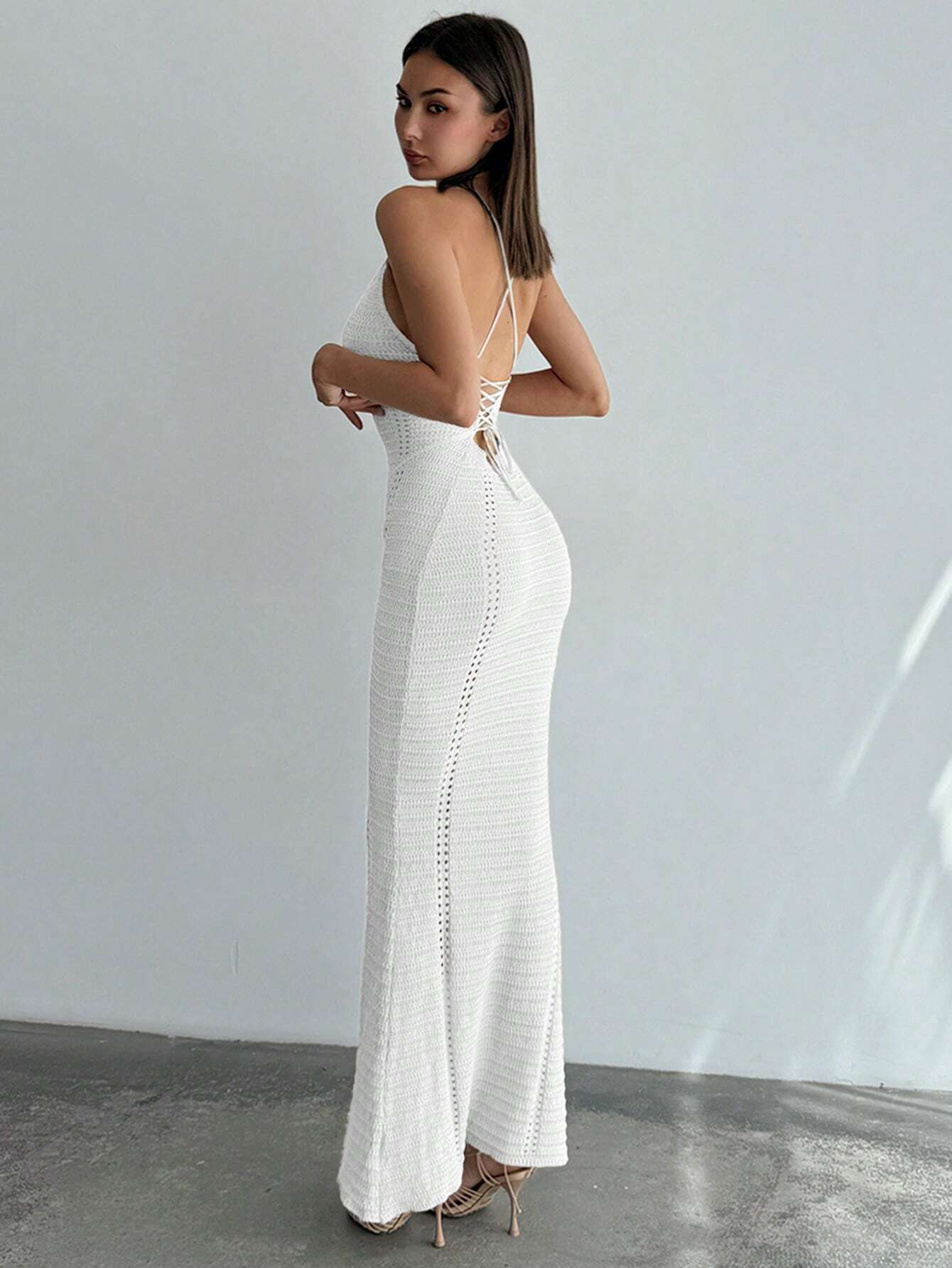 Backless maxi crotchet dress