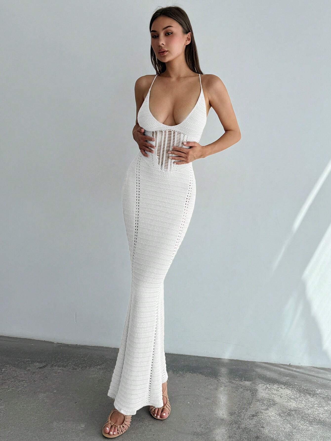 Backless maxi crotchet dress