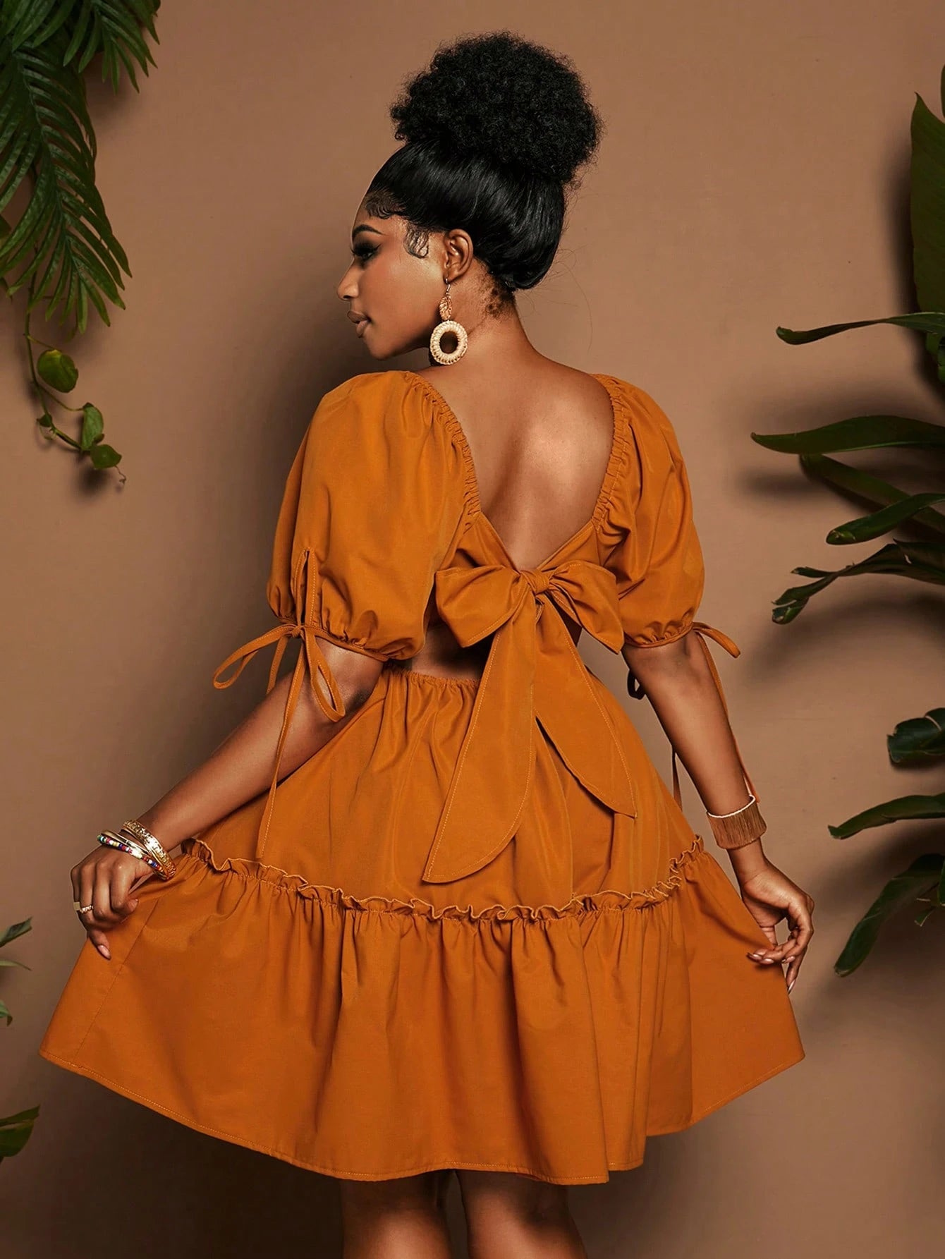 Plus-size puff sleeve tie back dress