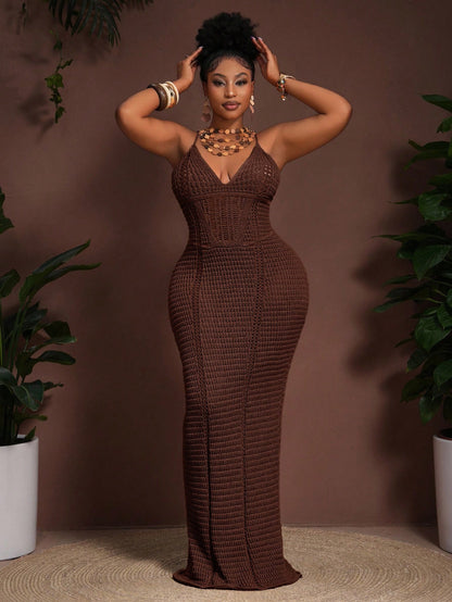 Plus-size backless maxi crochet dress