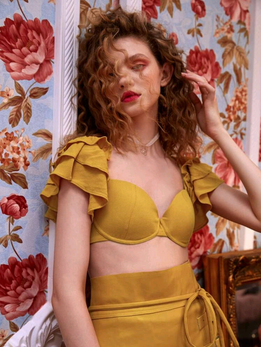 Frill sleeve cropped bra top