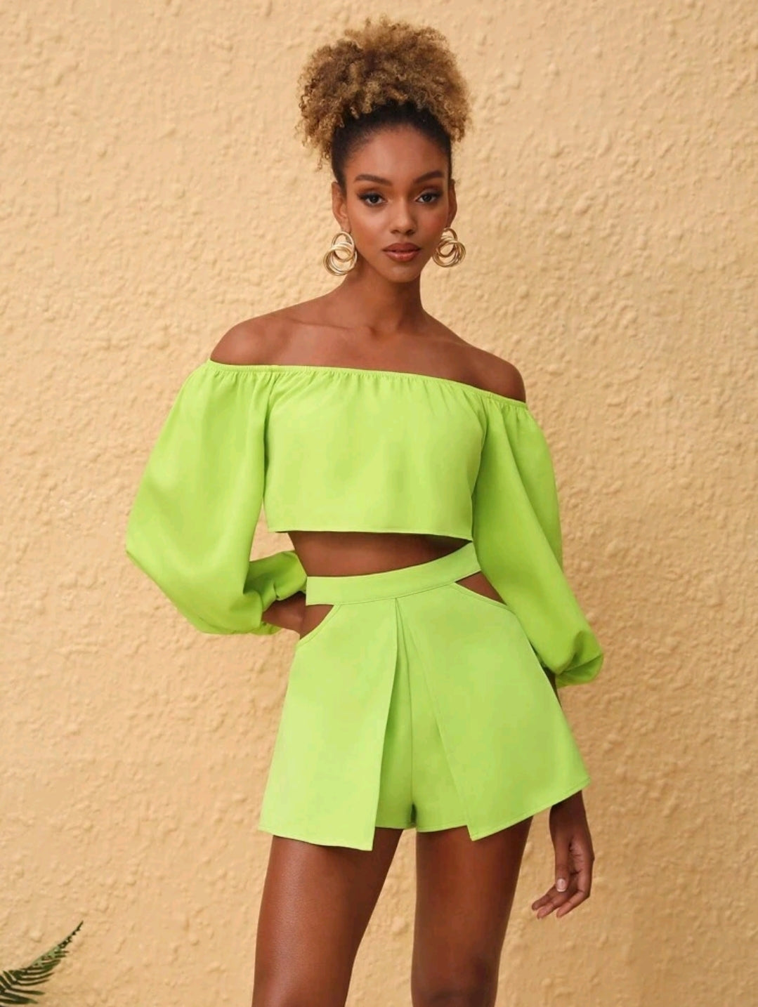 Cut out waist shorts